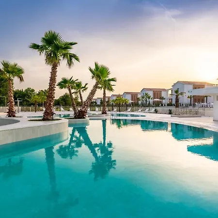 Pareus Beach Resort-2
